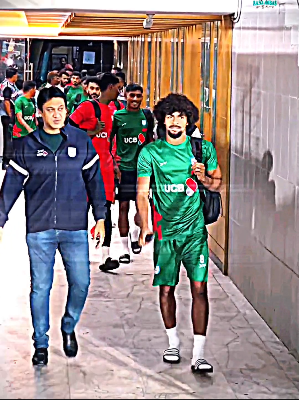 নেপাল ম‍্যাচের আগে হামজার শেষ অনুশীলন করতে যাচ্ছেন... 🇧🇩☠️।    #hamzachoudhury #bangladeshfootball #bangladesh #bafufe #viral @Bafufe @FIFA 