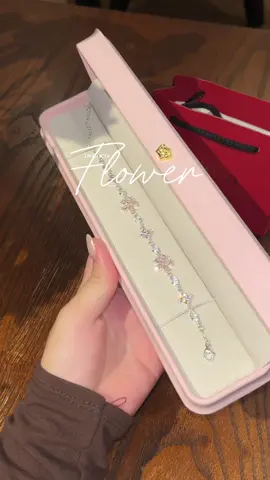 Vào live để săn deal hời ngay nàooo💕 #decoco #vongtay #vongco4lamayman #quatangnguoiyeu 