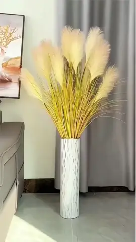 #“Chỉ cần một ít cỏ lau là bàn phòng khách auto chill ✨🌾” #decor #colau #phongkhach 