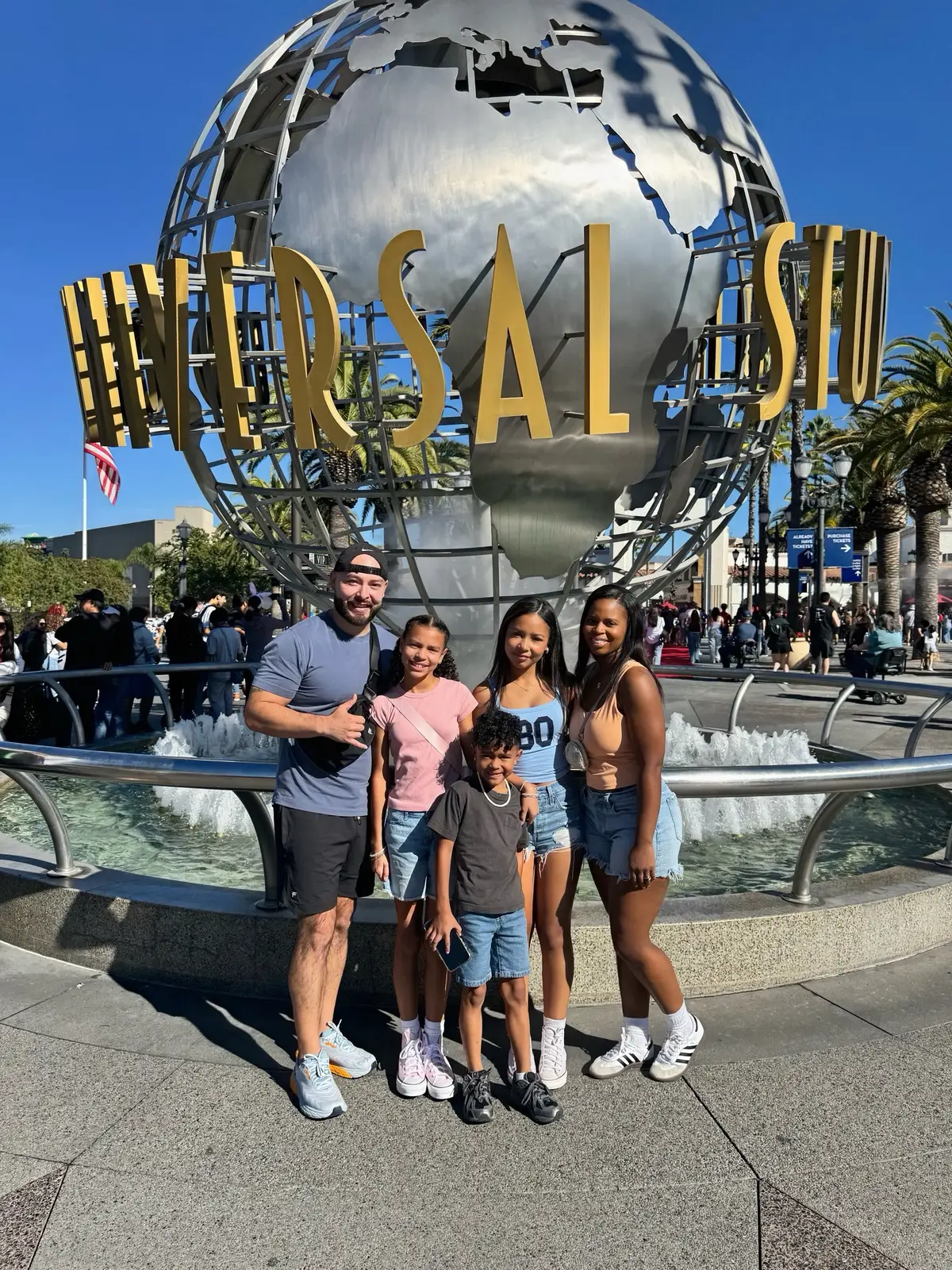 #universalstudios #birthdayboy #family #momlife 