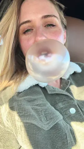 Hello, love 🫧😘 #bubblegum #bubblegumgirl #blowingbubbles 