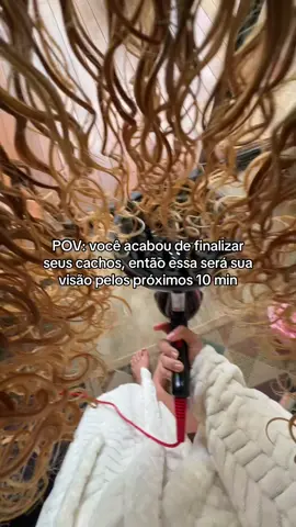 Desse modelo pelo menos agora com esse difusor eu seco em 10 minutos não em uma hora 🤭 . . . . #cabelocacheado #cachos #cacheada #finalizacao #trend 