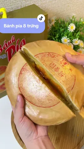 Bánh pía ê hề trứng muối luôn mà ăn ngon mấy bà ui #muataitiktokshop #minhthu2597 #banhpiatanhuevien 
