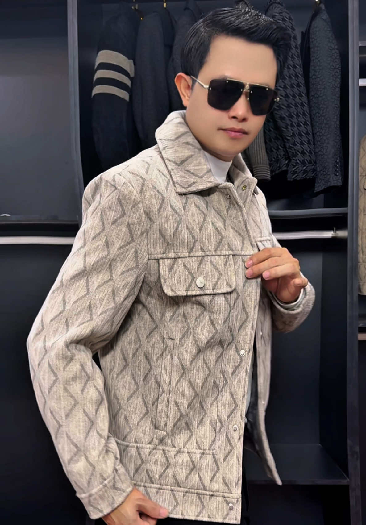 Mã này họa tiết rất sang ạ . Chất dạ dày dặn lót lông mịn #aokhoacnam 