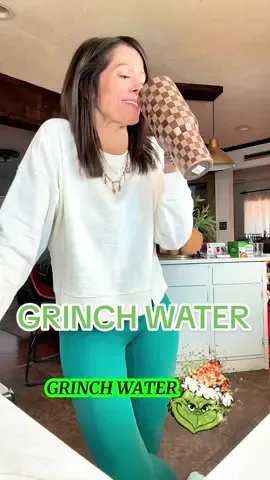 I’m BOOOOKED!!💚❤️ #grinch #water #watertok #drinks #flavoredwater @WylersLight 