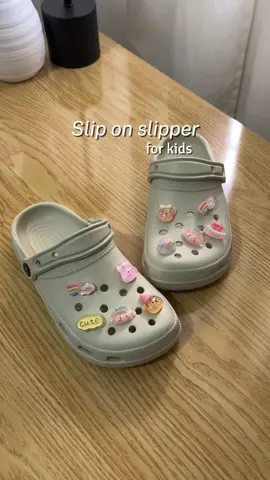 Slipper for kids with cute jibbitzs!✨🧸 #slippersforkids #slippers #kidsslippers 