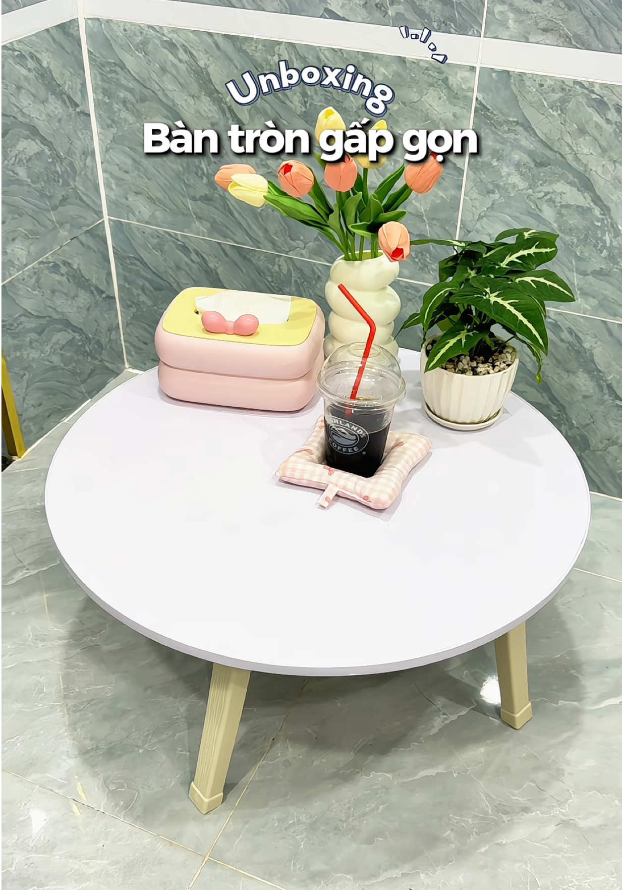 Bàn trắng tròn gấp gọn đa năng, dùng làm bàn ăn, bàn học hay để decor đều xinh #bantron #bantrongapgon #bantrondanang #bantrangtron #bantrontrang 