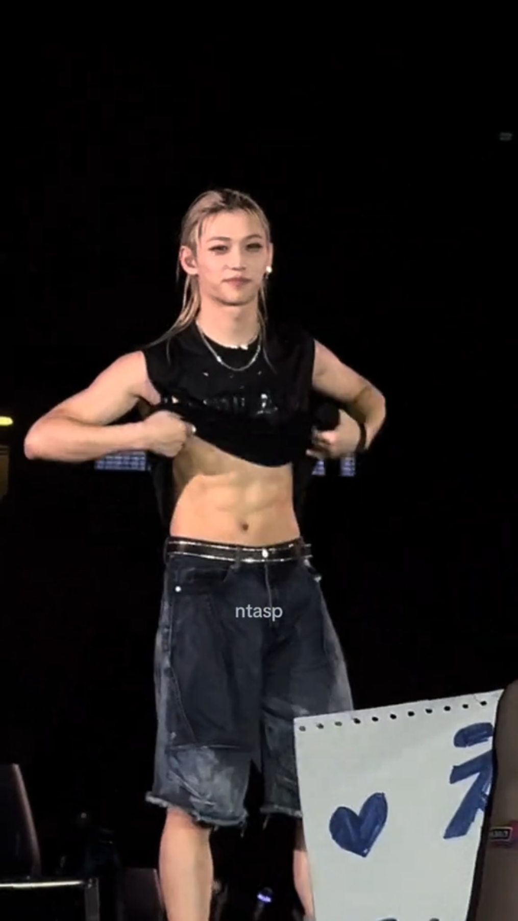 Felix always showing it damn he's so hot🔥🔥🔥🥵🤧 #felix #straykids  #kpopfypシ  