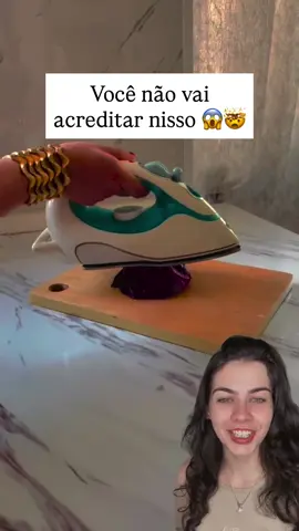 Folha que alivia dores nas articulações! Sabia que aquecer uma folha de repolho e aplicar no joelho pode ajudar a aliviar as dores e inflamações? É simples, natural e muita gente jura que funciona de verdade! #remédionatural #remédiocaseiro #vidasaudavel