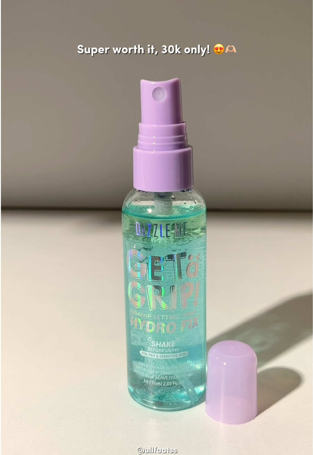 Ada aja nih @DAZZLE ME INDONESIA 👀 Setting spray kali ini cocok buat dry & sensitive skin. Dan yapp! Setting spray Dazzle Me tuh ga perlu diraguin lagi deh. Bener2 ngunci makeup seharian😍 #dazzleme #dazzlemebeauty #settingspray #dazzlemesettingspray #hydrofixsettingspray 