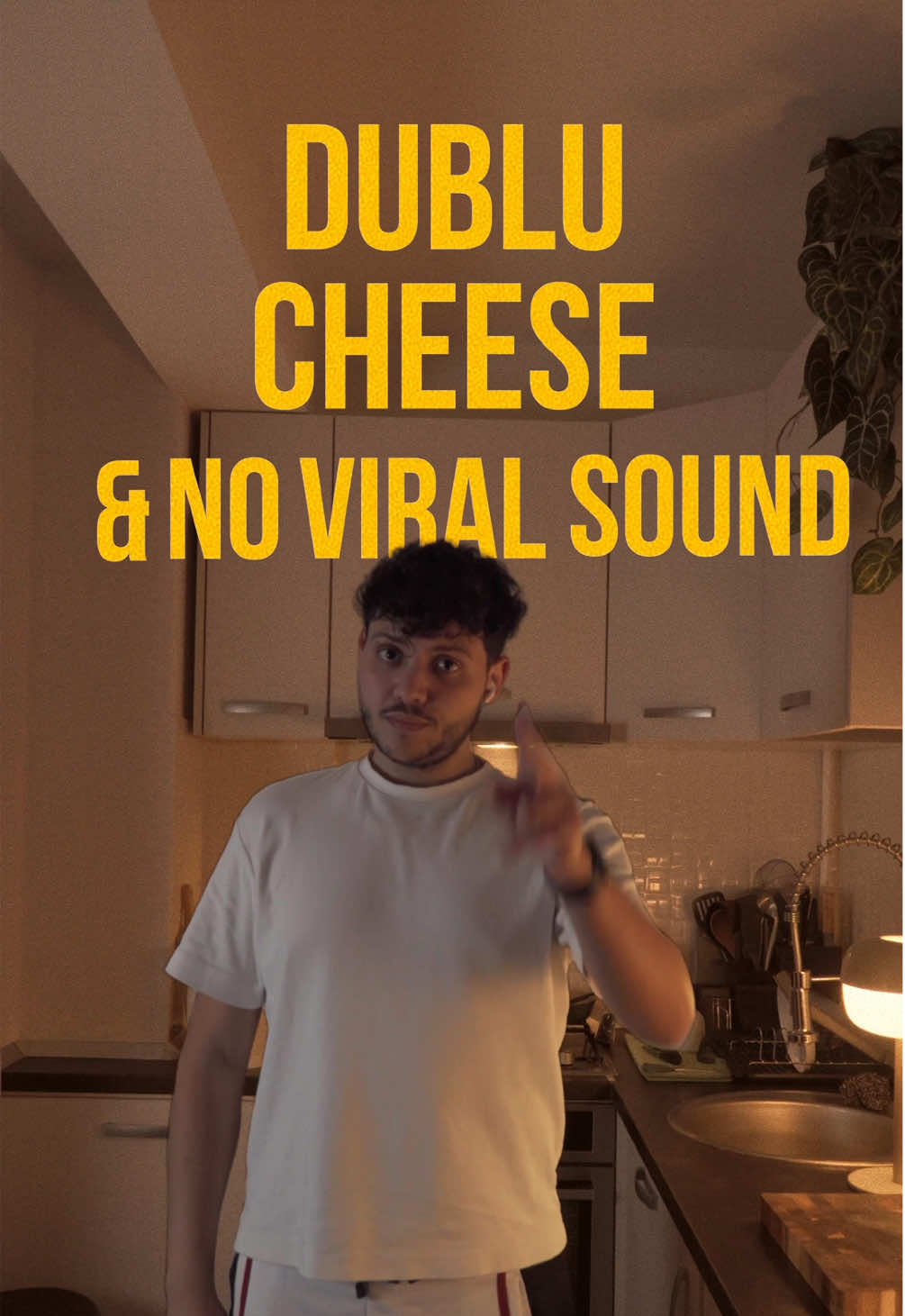 Am decis spontan să filmez acest video doar ca să am material cu care să mă joc la edit. Deși nu l-am filmat cu intenția de a-l posta, am zis totuși să îi dau o șansă. E destul de diferit față de videourile cu care v-am obișnuit, dar aștept și părerea voastră într-un comm. Vă pup. 🤙🏽 #EasyRecipes #burger #aestheticvideos #cooking #asmr 