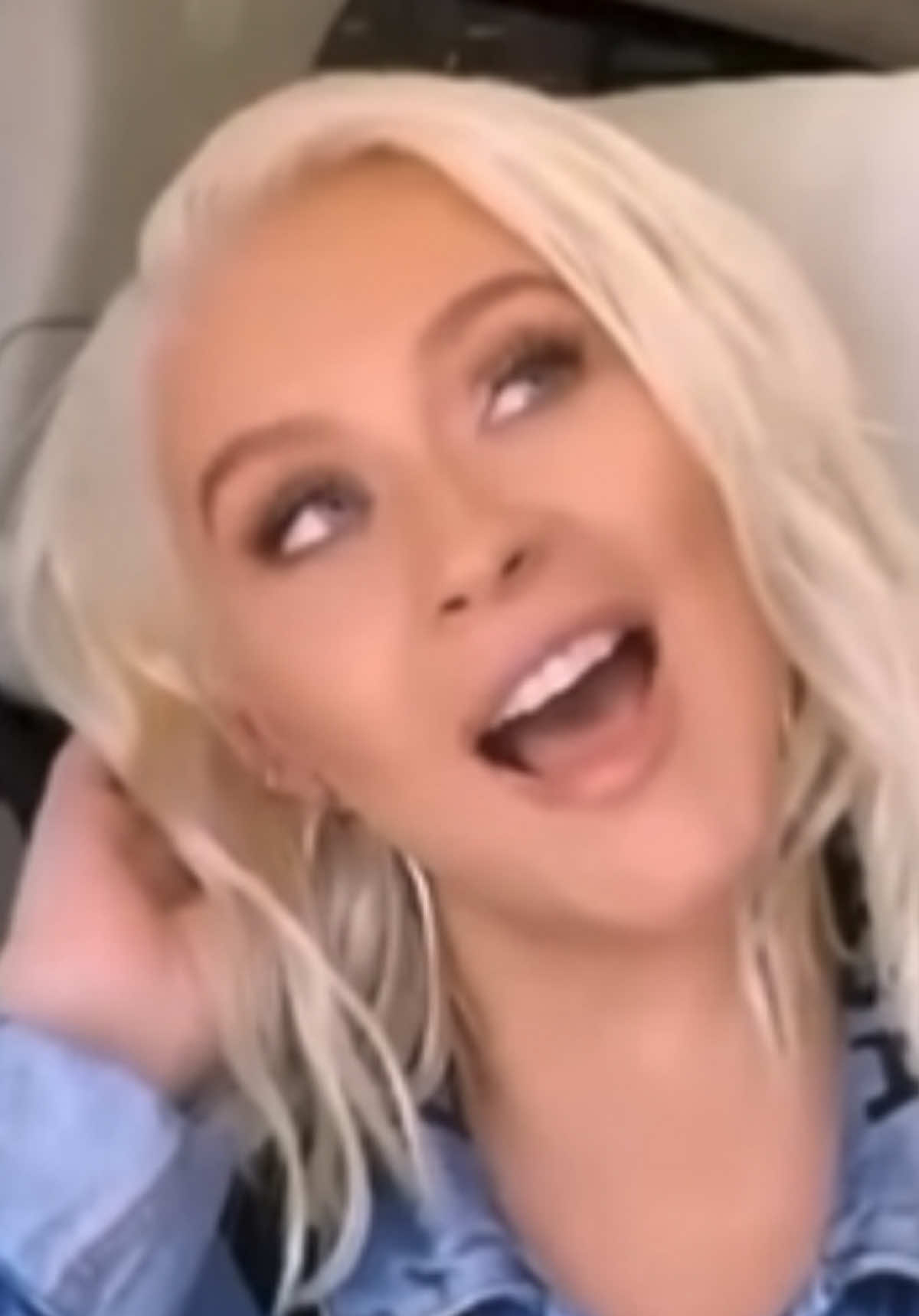 Is she the new queen? #xtina #christinaaguilera #fighter #mariah #mariahcarey 