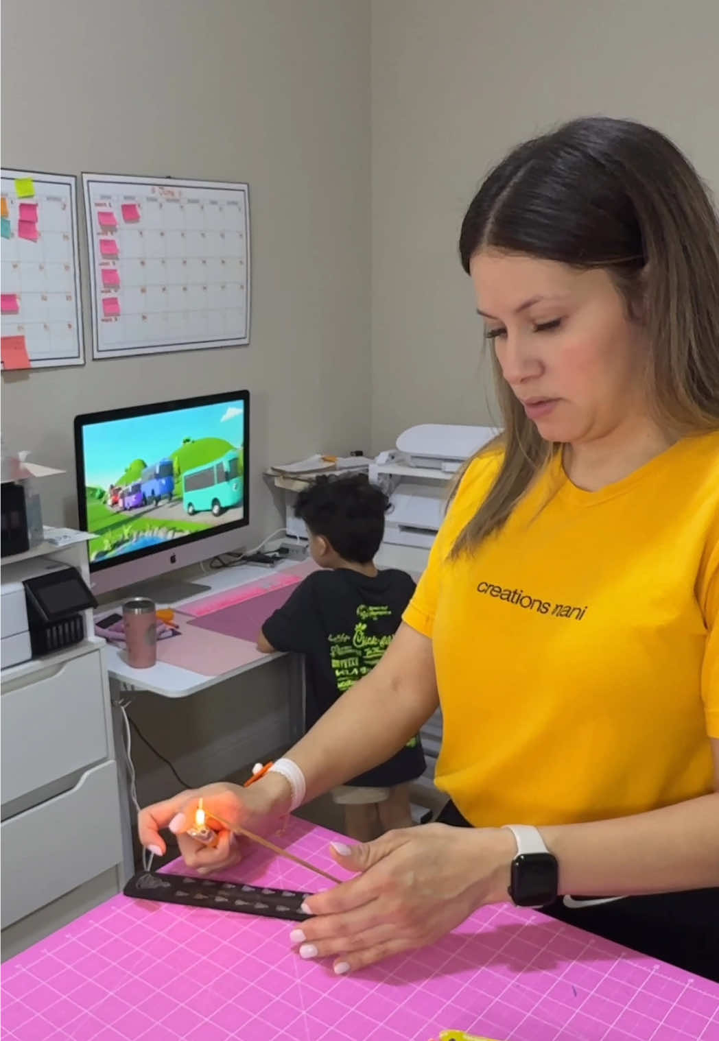 Hola, soy Nani, creadora de Creations Nani, y estoy en Mckinney, Texas ✨ Me dedico a la papelería creativa, AMO personalizar fiestas llenas de detalles únicos, desde toppers y cajitas hasta decoraciones que hacen especial cada celebración. 🎉 Llevo más de 10 años emprendiendo, combinando creatividad con organización (porque sí, trabajo desde casa y también soy mamá 💕 En mi página web encontrarás recursos, plantillas y clases donde te enseño todo lo que he aprendido sobre diseño, organización y el mundo crafter. 💻 Visita www.creationsnani.com y acompáñame en este camino de ideas, color y mucho amor por lo hecho a mano. 🤚  #mckinneytx #dallasbirthdayparty #mckinneybirthday 