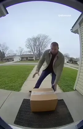 Such an angry Smurf! 🤣 #caughtoncamera #prank #thief #package #smurf 