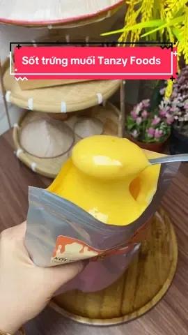 Sốt trứng muối hoàng kim của bên Tanzy Foods này tui ăn dô cảm thấy nó ngon bất ngờ luôn. Thơm, beo beo, mằn mặn, ta nói làm chảo tôm sốt trứng muối là phải ngập ngụa chấm bánh mì mới đã #nhunguyen28 #foodreview #sottrungmuoihoangkim #anvat #ancungtiktok 