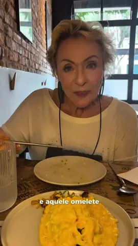 Escondido na Barra Funda — o terceiro bairro mais cool do mundo — o @komahrestaurante é puro amor em cada prato. 💛✨ Culinária afetiva que dá vontade de repetir sempre. 🍴 📍 Rua Cônego Vicente Miguel Marino, 378 – Barra Funda #Komah #FoodieSP #CulináriaAfetiva #BarraFunda #SPFoodScene    Creditos a vickyconstantinesco (sigam)