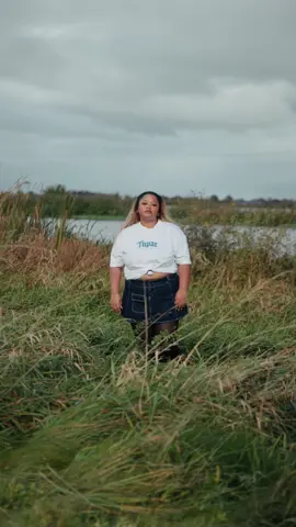 Stoplicht. 🚦  Bijna van jullie, 14 november! Spannend, maar ik ben ready! Jullie? ❤️‍🔥 #stoplicht #braboleone #sarahjanneh