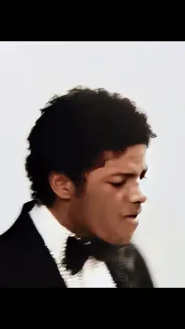 He’s never off beat#michaeljackson #fyp #viral #edit #sosupa @ZAND£R 