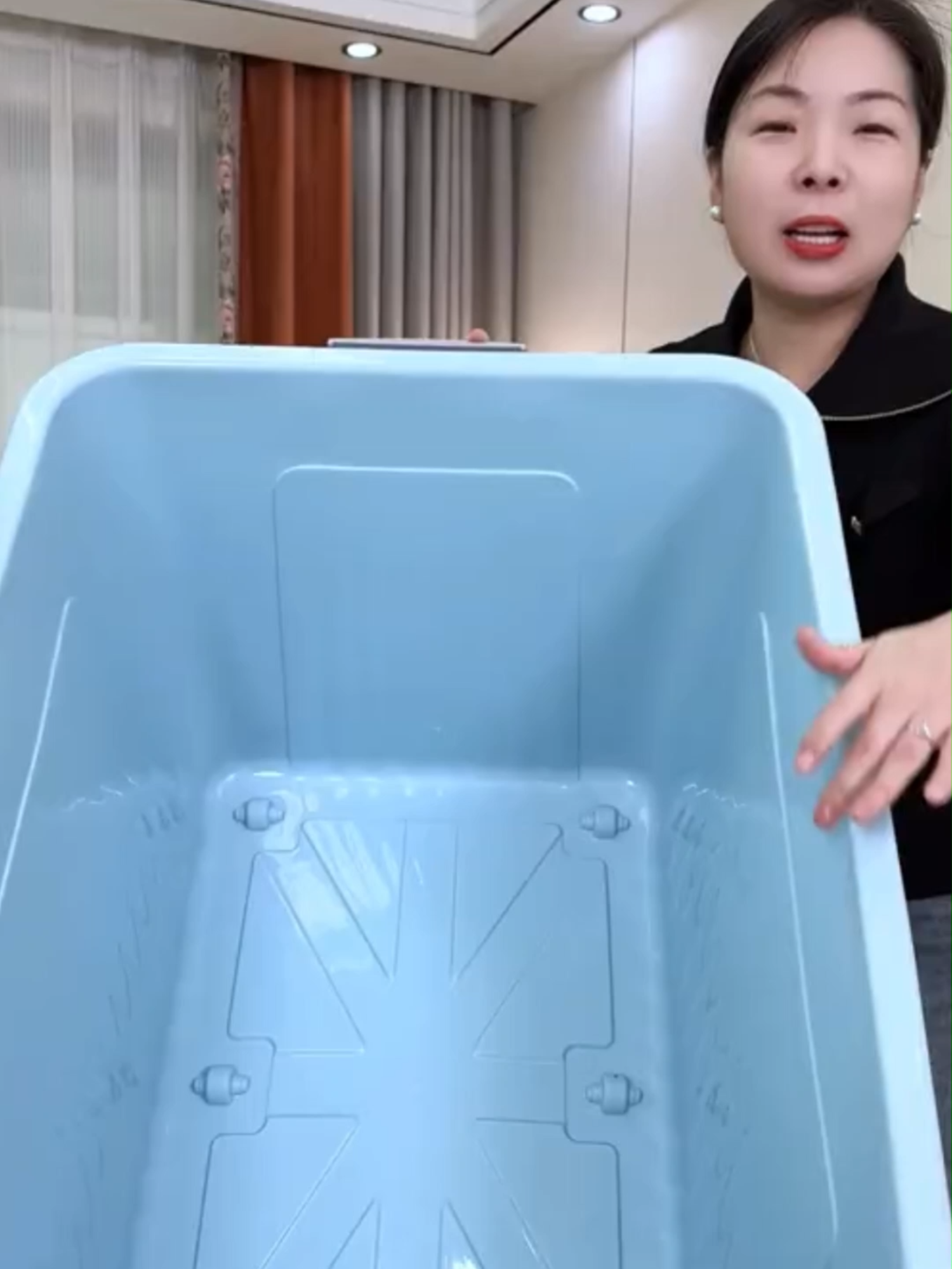 Hộp đựng siêu to siêu chắc, chứa được cả tủ quần áo, kéo đi nhẹ tênh, nhà nào cũng nên có! #thungdungdo #thungdungquanao #thungnhua #thungnhuadungdo #thungdungchanman #dogiadung