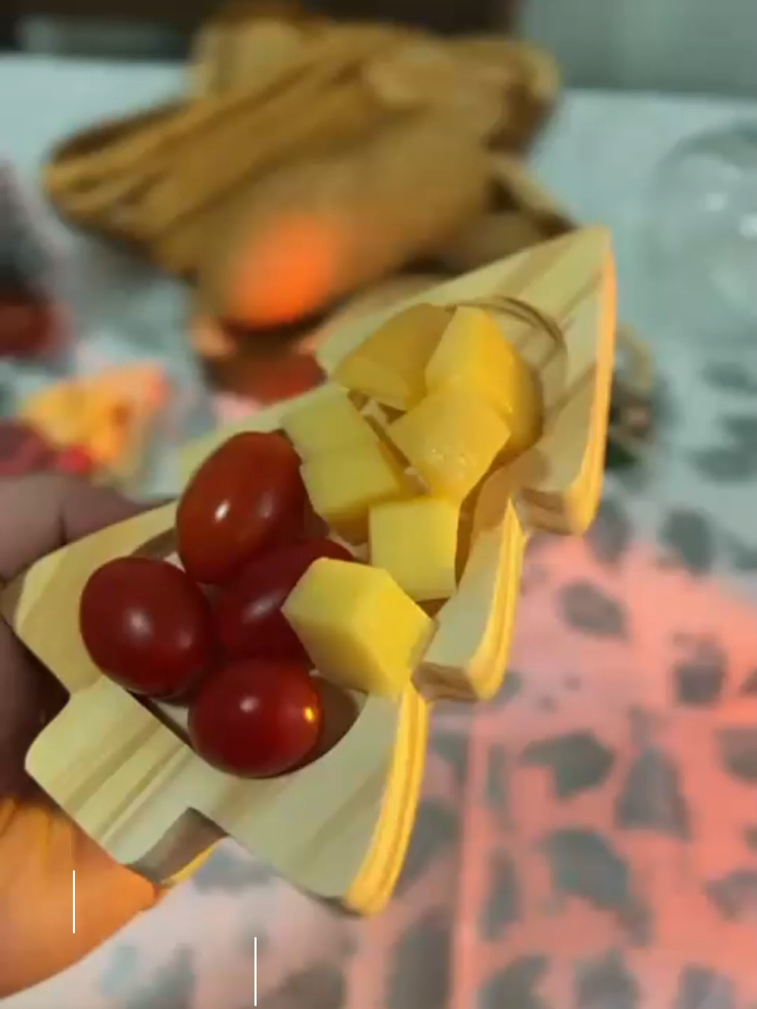 Mini petisqueira de pinus perfeita pra qualquer ocasião! #ArteEmMadeira #FeitoAMao #DecoracaoCriativa #ArtesanatoBrasil #MadeiraRustica