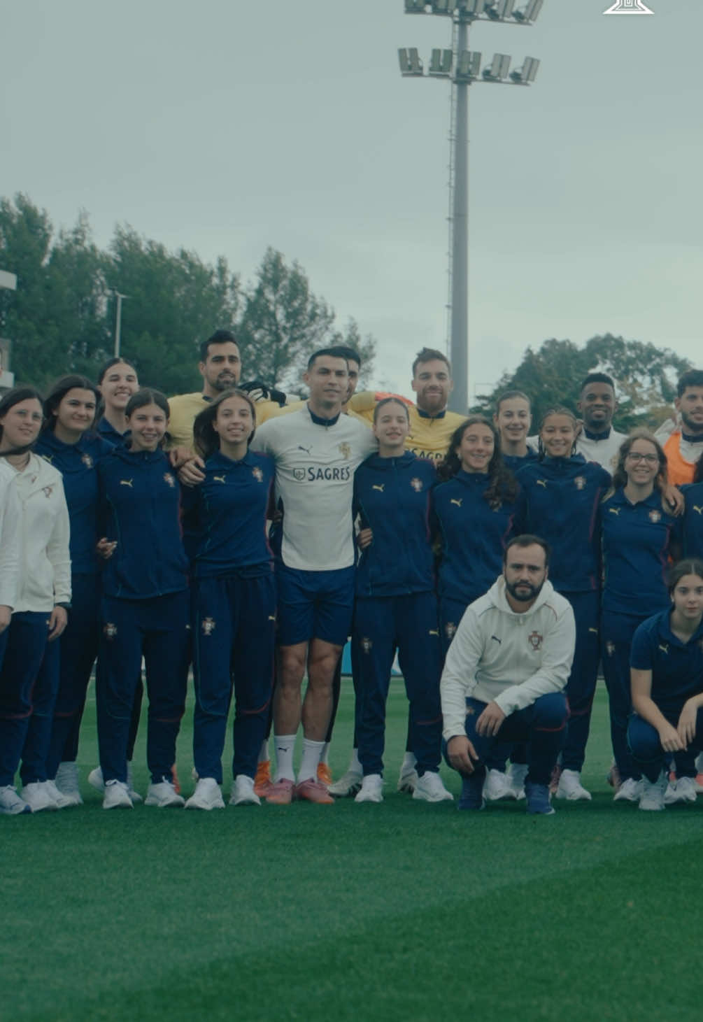 Um momento que a seleção nacional sub-16 𝗻𝘂𝗻𝗰𝗮 𝘃𝗮𝗶 𝗲𝘀𝗾𝘂𝗲𝗰𝗲𝗿 🤩🇵🇹 #FazHistória A moment the women’s U16 national team will 𝗻𝗲𝘃𝗲𝗿 𝗳𝗼𝗿𝗴𝗲𝘁 🤩🇵🇹 #HistoryNeedsMakers
