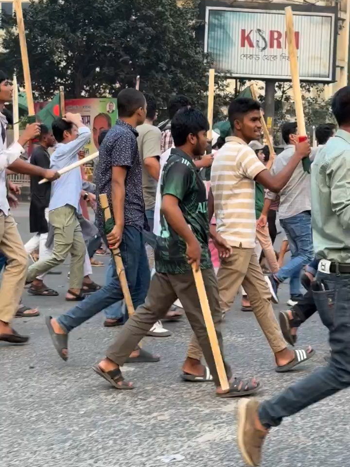 হাতে লা‘ঠি নিয়ে কারা..? ১৩ তারিখ আওয়ামী লীগের লগডাউন গিয়ে