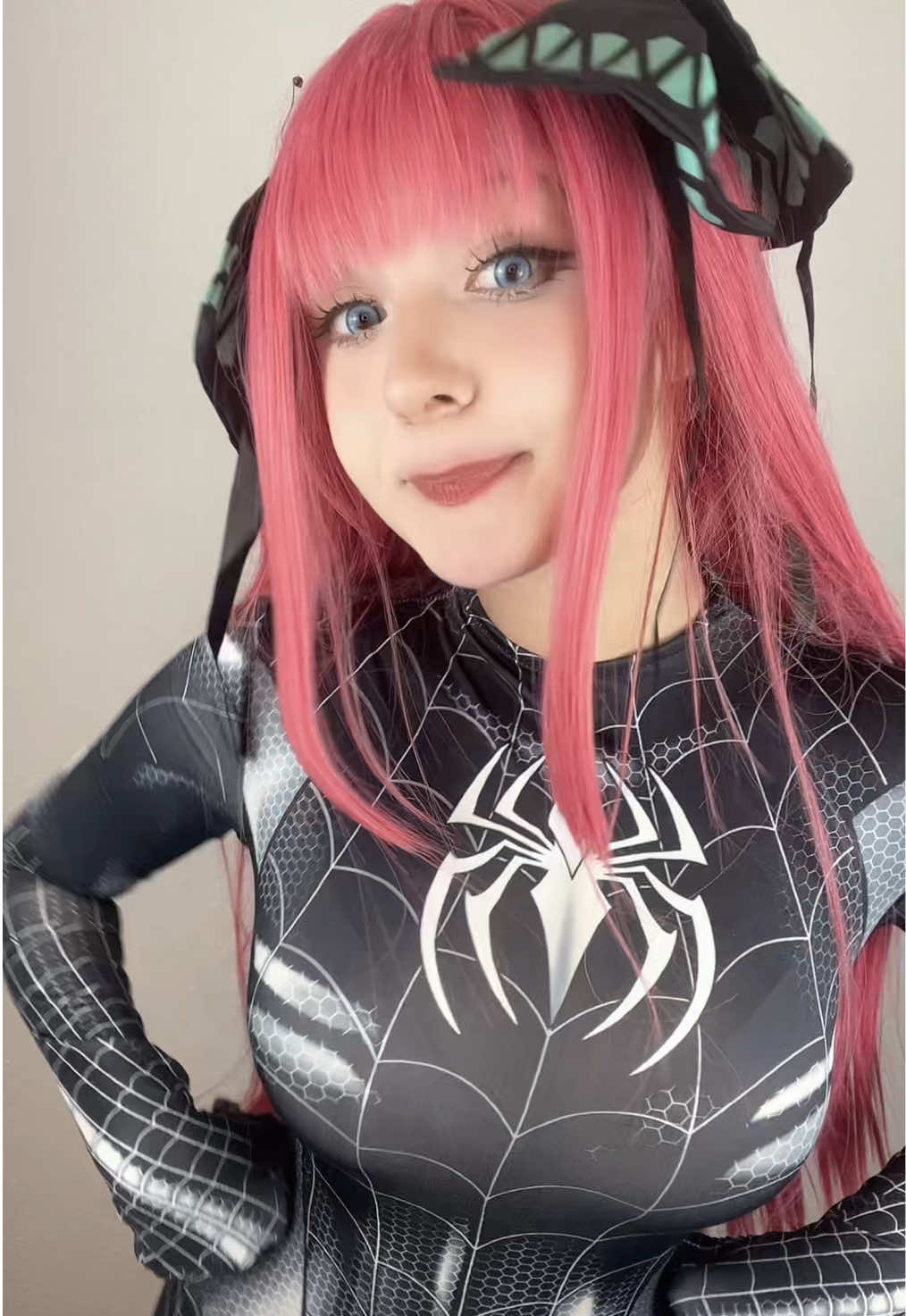 And people call this fat, by the way 😭 #nakanonino #ninocosplay #ninonakano #thequintessentialquintuplets 