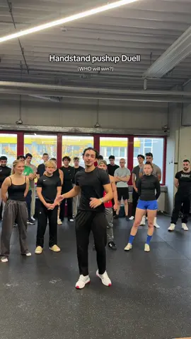 @l.g.michael2000 | @CaliXClub #calisthenics #hspu #duell #handstand #challange 