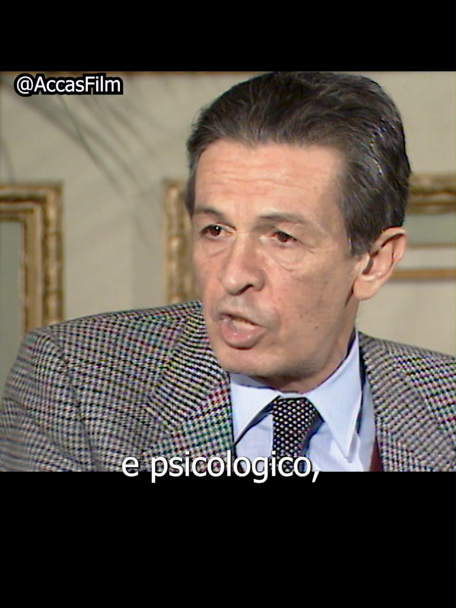 Enrico Berlinguer: colpire i ricchi non basta 💥 Enrico Berlinguer già nel 1983 parlava di una patrimoniale sui grandi patrimoni.💰 Oggi, a distanza di decenni, il dibattito è ancora lo stesso.  #enricoberlinguer #berlinguer #politicaitaliana #memoria #accasfilm #1983 #patrimoniale