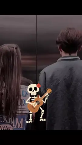 يا كون احضنك من يجي ليل وفتر مثل ما يفتر لميل وينحب دمي ع لمجاتيل وما يبقه بضلوعي كلحيل