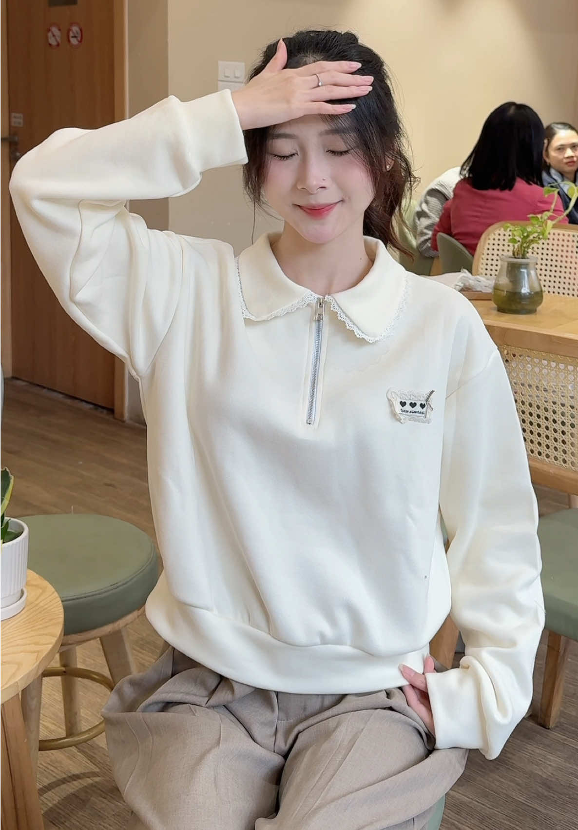 2 màu đều xinhhh 💗 #TIMO #áonỉ #sweater #thudong #áothiếtkế 