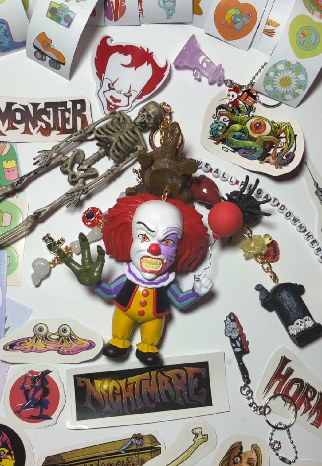 They ordered the clown… but the circus came free 🎪🎁🎈 #horrortok #horrorfan #stephenking #stephenkingbooks #BookTok 