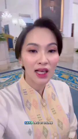 🇮🇩✨Dari Istana Merdeka, sejarah baru ditulis! Hari Pahlawan 10 November 2025, saya bersama Prof. Dr. Mahmud Arifin Raimadoya, putra sulung Sultan Zainal Abidin Syah, Sultan Tidore ke-35, beserta keluarganya mewakili menerima Gelar Pahlawan Nasional dari Presiden Prabowo Subianto. Menjadi sejarah baru, bagaimana Panggung Nasional menempatkan secara layak posisi Tokoh Maluku Utara dalam memperjuangkan berdirinya Indonesia, sekaligus pelengkap teritorial Sabang sampai Merauke. Kiprah Politik dan Diplomasi Sang Sultan Zainal adalah pelajaran mahal yang jarang ditemukan di bangku akademis dan praktis. Maka, sebagai Gubernur, saya menyampaikan rasa hormat untuk Ilmu dan keteladanan Sultan Zainal Abidin Syah yang abadi untuk kita semua. Sebagai Gubernur, saya belajar: perjuangan tak berhenti di masa lalu - kita lanjutkan dengan karya dan keteladanan hari ini. 💬Pahlawanku Teladanku - terus bergerak, melanjutkan perjuangan. #HariPahlawan2025 #SultanZainalAbidinSyah #KesultananTidore #MalukuUtaraUntukindonesia #PahlawanNasional