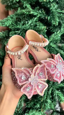 Quality and affordable sandals for kids butterfly color pink perfect pang regalo and for any occasions 🦋💓 #sandalsforkids #girlsandals #sandals 