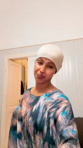 Rooma taajirkiiba imanaya waa inaan carara uga hortagaa ina aderky 😂😂✌️