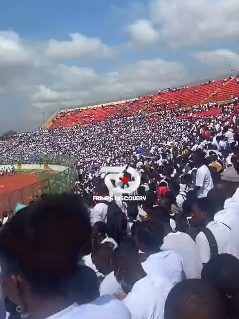 BREAKING NEWS Army recruitment exercise underway at Baba Yara Sports Stadium in Kumasi is marred by tragedy, with alleged reports of 7 deaths. GH The stadium is reportedly overcrowded. We'll provide updates as more information becomes available. #GAF #El-WakSportsStadium #babayarastaduium #Arrmyrecruitment #military