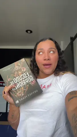 Amigos, no puedo explicarles lo increíble que es este libro! #escudodegorriones #shieldofsparrows #BookRecommendations #bookreviewer 