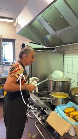 Wie op kamp ging in Mol, kent haar sowieso: Ioana, onze topkokkin! 🧑‍🍳