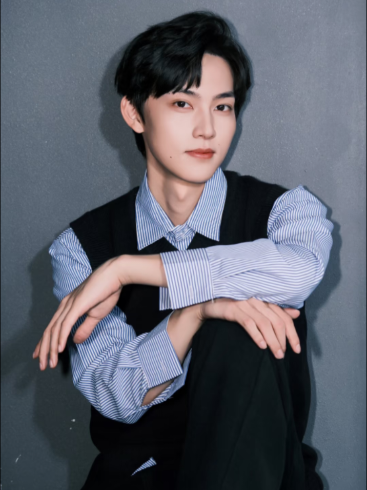 senyumnya itu lho bikin candu🫣😍 #fypppppppppppppppppppppp #zhoulingfeng #周凌峰 #viral #brandafypシ 