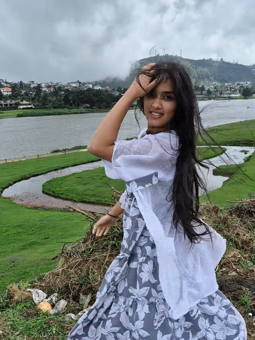 Humsafar #trending #song #hamsafar #malkiimasha #travelgirl 