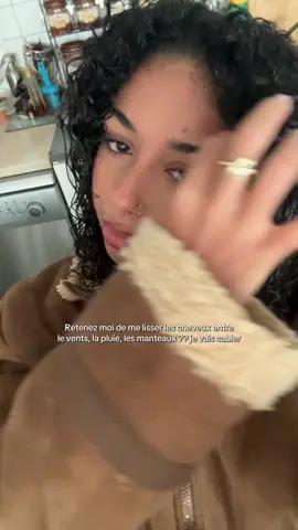 Au secours et je vous parle mm pas des outfits #routinecapillaire #cheveuxbouclés #soincheveux #boucles #curlyhair 