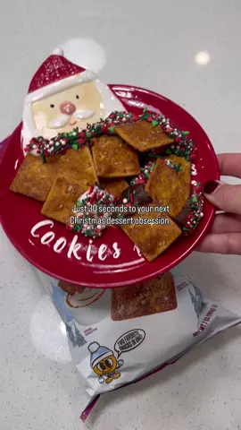 The @Pretzelized Snacks Cinnamon Roll Pretzel Pita Chips are officially my new holiday obsession We dipped them in chocolate, added sprinkles, and WOW the flavor + crunch = perfection 🎄🍫✨ This is our new tradition to quick start the holiday festivities, I mean what better way than a festive treat? #HolidaysPretzelized #PretzelizedPartner