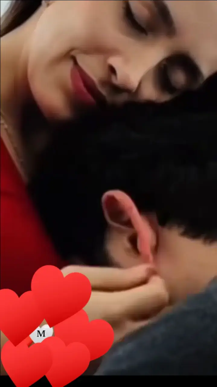 ❤️ M ♥️ومهما باعدت بيننا المدن والمسافات ❤️ تبقى كلماتك الرائعة تحتظنني كأني أغفو على صدرك الدافئ ❤️ مساء الحب والغزل و الأنوثة والجمال ♥️M❤️ 👉🏻 مساؤكم عشق ومحبة ❤️🌹❤️