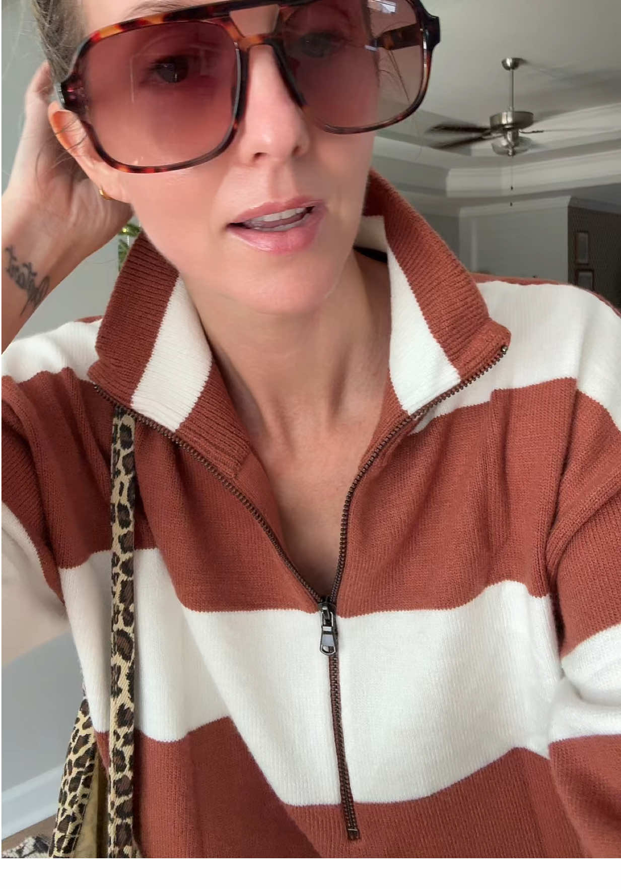 I could live in these barrel sweatpants #momoutfit #OOTD #casual 