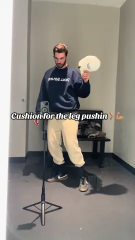 Cushion for the leg pushin 🦵🏽💪🏽 #fartsarefunny #funny #gym #pump #legs 
