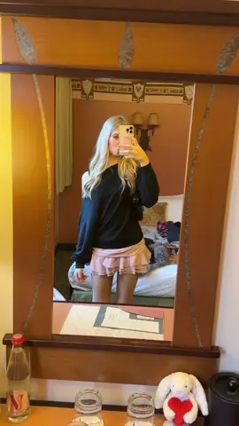 Disneyland outfit winter edition🖤 #winterfashion #todaysoutfit #disneylandoutfitinspo 