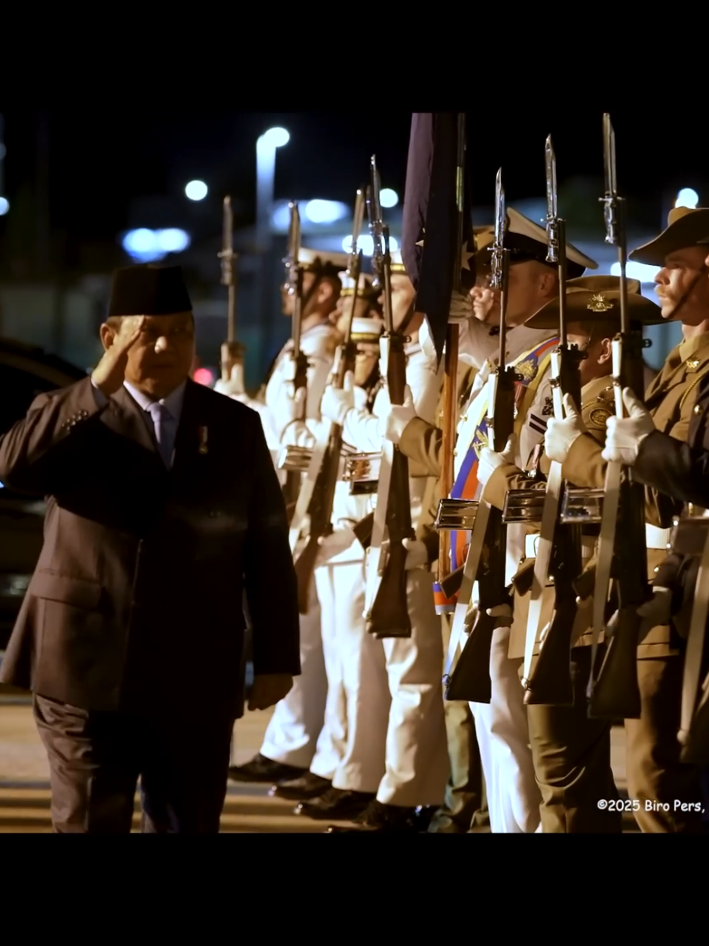presiden prabowo bertolak kembali ke tanah air usai kunjungan kenegaraan di australia. #prabowo 