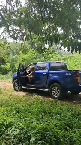 playa Mizata El Salvador, uno de los lugares mágicos que siempre visito cuando voy a El pulgarsito de América. @Jaco Mizata #elsalvador #playa #montañas 