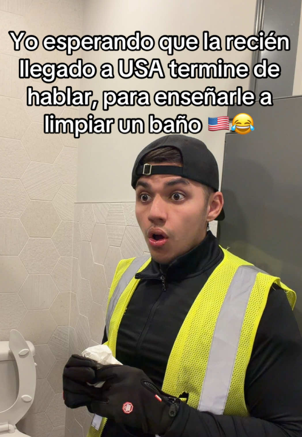 Cuando la recien llegada a USA tiene que limpiar baños🇺🇸😂 #latinosenusa #sueñoamericano #colombianosenusa #trabajo #ingles 