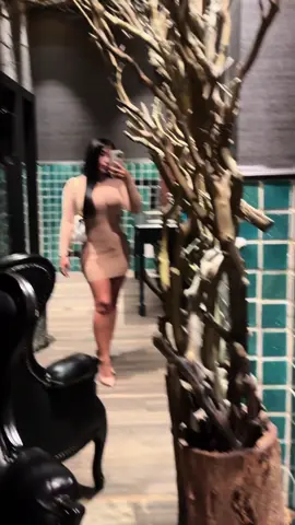 Ahhhh Bueno ! Aquí estoy esperando mis flores 😉#LIVEIncentiveProgram #LIVEwithlowfollowers #PaidPartnership 